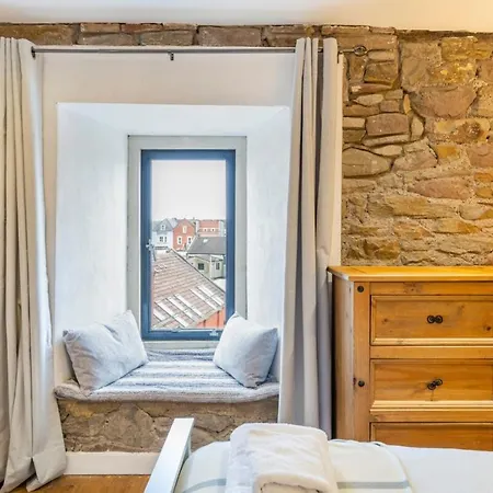Grade Ii Listed Converted Church Tower - 6 Person Semesterbostad *