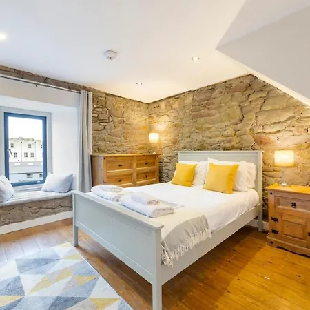Grade Ii Listed Converted Church Tower - 6 Person Bristol