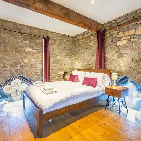 Grade Ii Listed Converted Church Tower - 6 Person 度假居 布里斯托