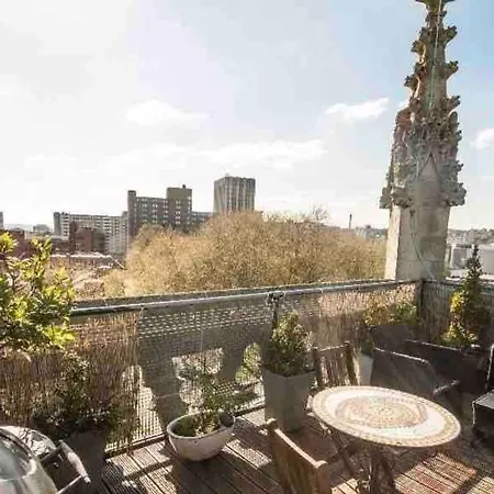 بيت للعطل Grade Ii Listed Converted Church Tower - 6 Person