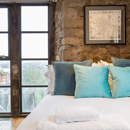 بيت للعطل Grade Ii Listed Converted Church Tower - 6 Person